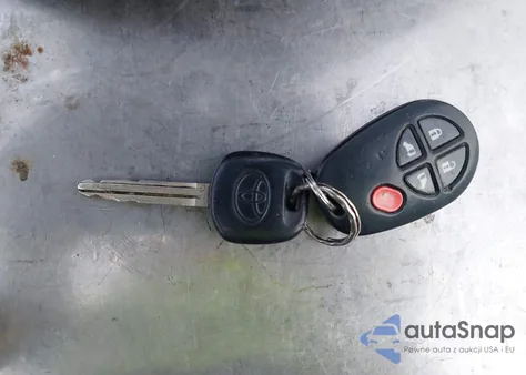 2012 Toyota Sienna Le V6 8 Passenger z USA, uszkodzony, nr VIN 5TDKK3DC8CS215541